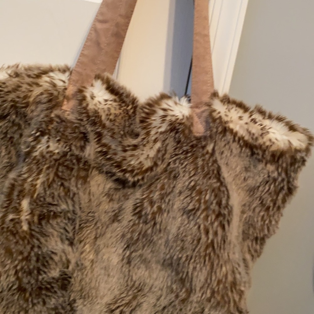 Large soft faux fur travel bag - Picture 2 of 4